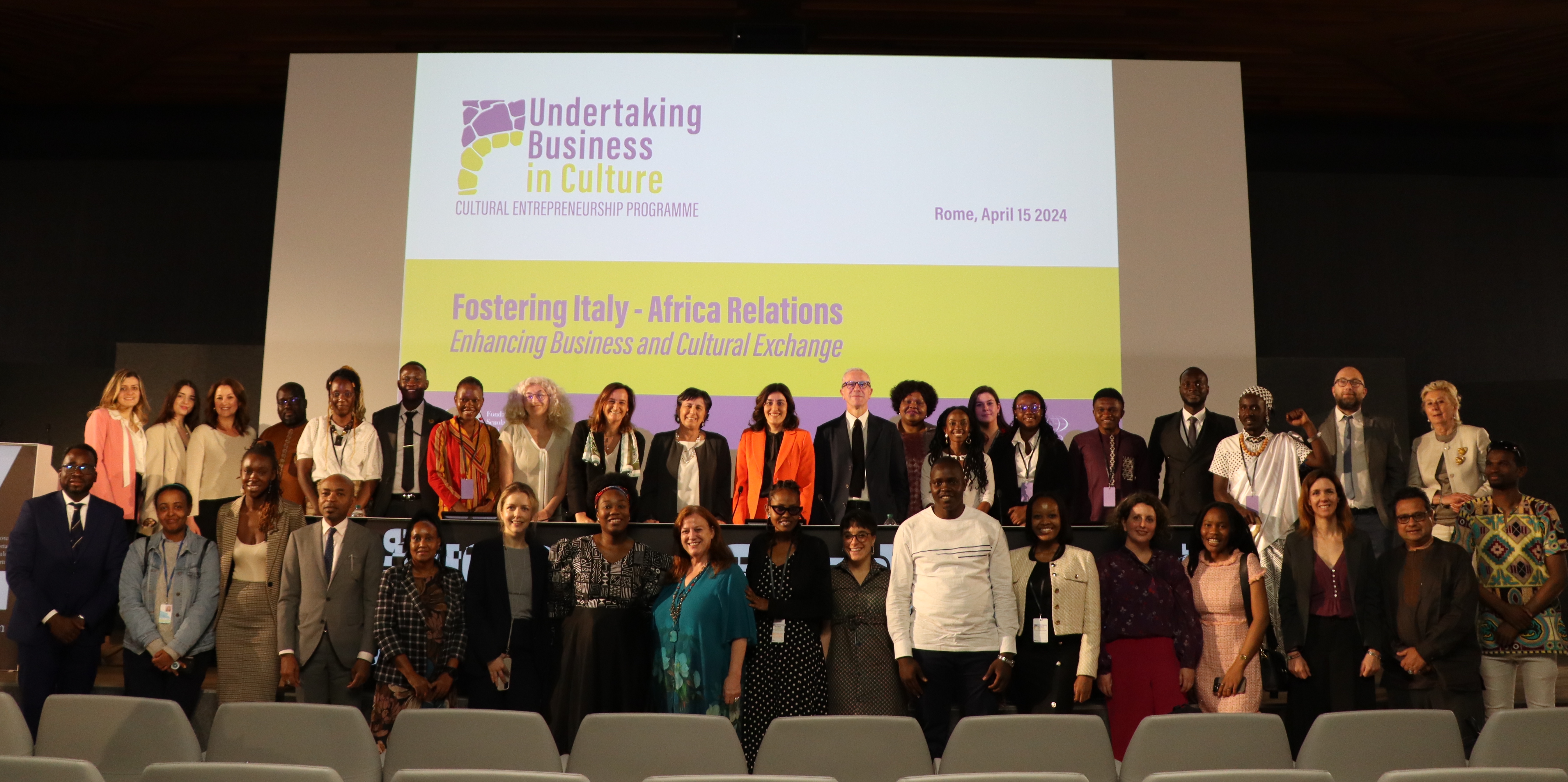 Estrechando lazos entre Italia y África: Empoderar a los jóvenes mediante el intercambio cultural