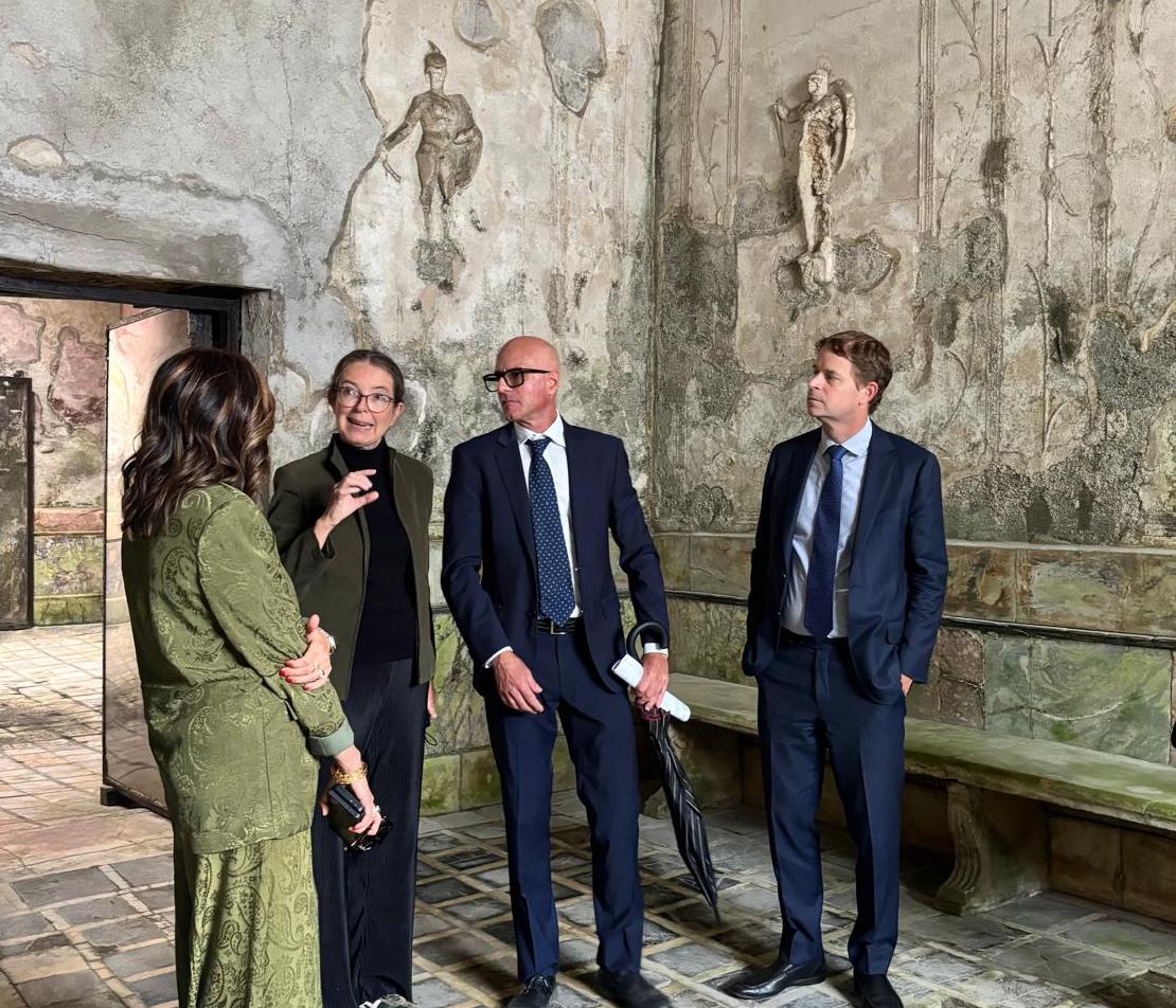 H.E. Mr. Jeffrey Prescott, Ambassador of the U.S. Mission to the United Nations Agencies based in Rome and ICCROM Director-General Aruna Francesca Maria Gujral, visited the Herculaneum Archaeological Park on Thursday, 19 September 2024. On the margins of the G7 Ministerial Meeting on Culture taking place in Naples, Ambassador Prescott expressed special interest in visiting the World Heritage site with ICCROM and learning more about its conservation and management, and the role it plays in ICCROM's capacity 