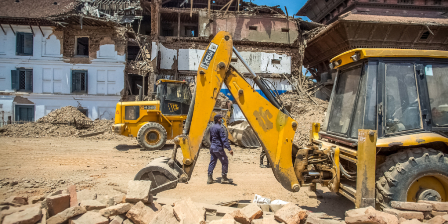 Una vez concluidas las operaciones de búsqueda y rescate, se emprendieron las labores de salvamento de los fragmentos de madera históricos y las tallas de madera de Kahstmandap con el fin de restaurar el edificio, que sigue siendo un centro de actividades religiosas y culturales. 